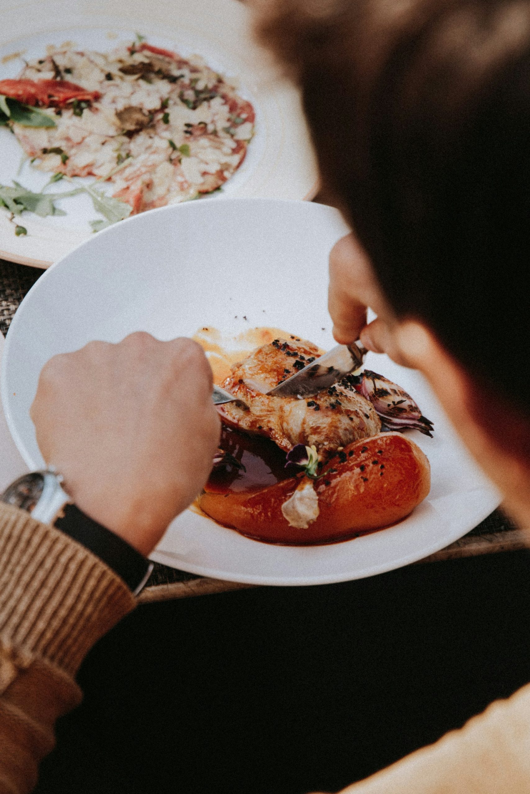A person eating | Source: Unsplash