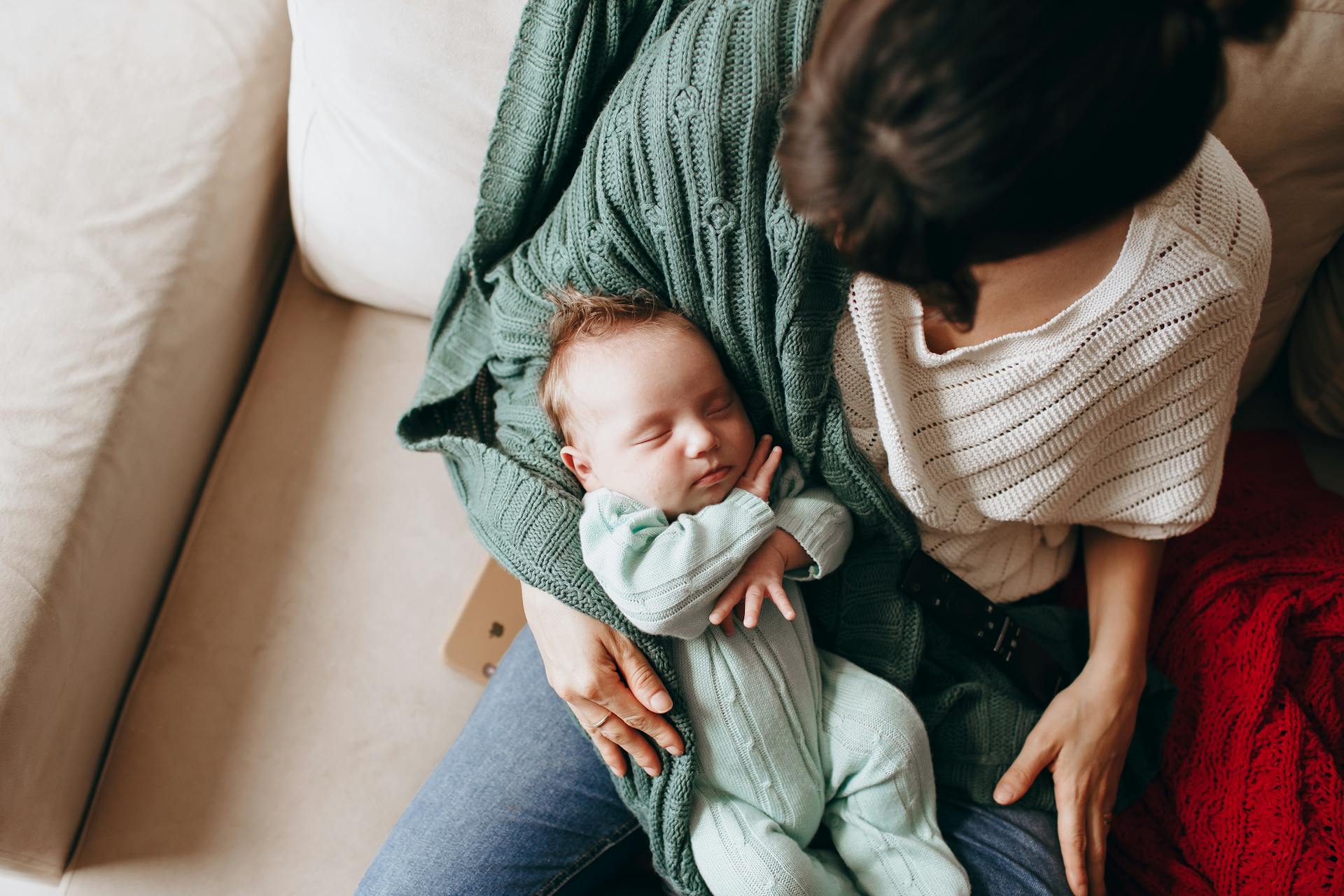 A woman holding a baby | Source: Pexels